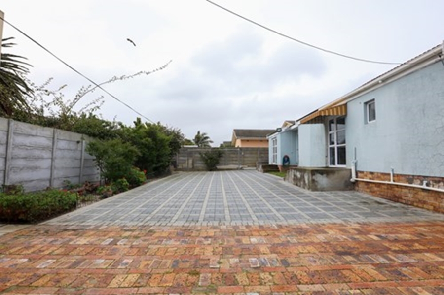 To Let 4 Bedroom Property for Rent in Monte Vista Western Cape